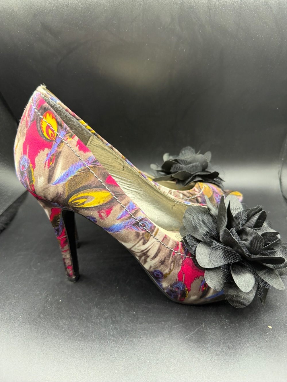 Floral Print Pointed-Toe High Heel Pumps with Black Flower Accent